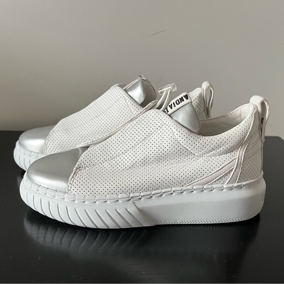 Andia Fora NWOT White with Silver Toe Slip-On Sneaker size EU38/US8 - Picture 1 of 11